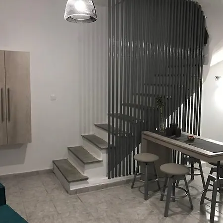 Maisonette With Pool Hébergement de vacances *