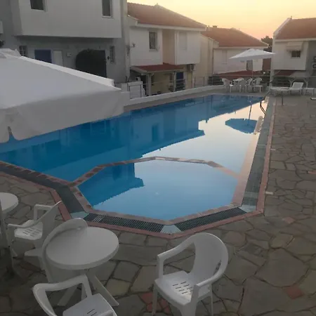 Maisonette With Pool Hébergement de vacances Siviri
